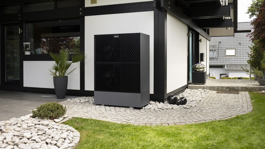 Wärmepumpe an einem Haus