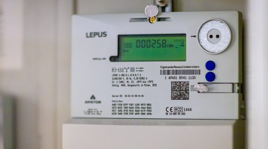 Elektronischer Drehstromzähler in einem Zählerschrank Stromzähler